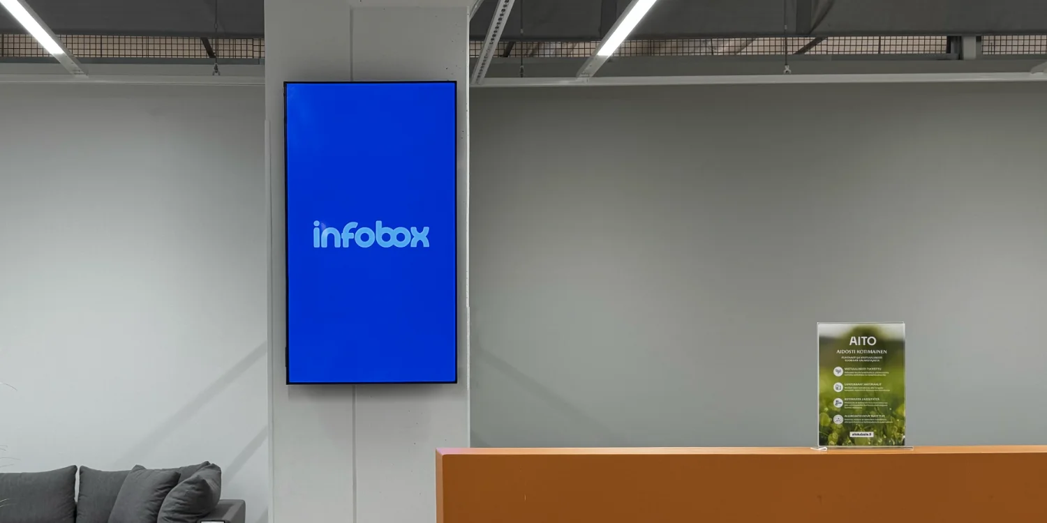 InfoBox-näyttö Aitokaluste myymälässä