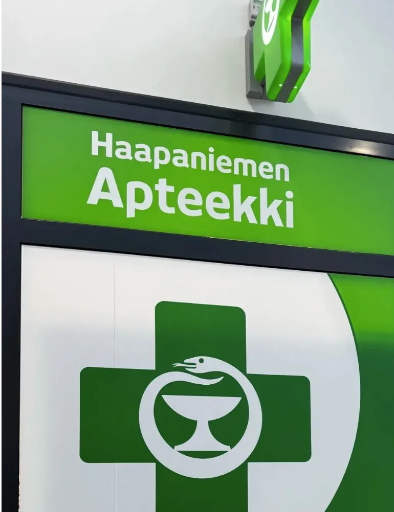 Haapaniemen Apteekin kyltti ja apteekkitunnus