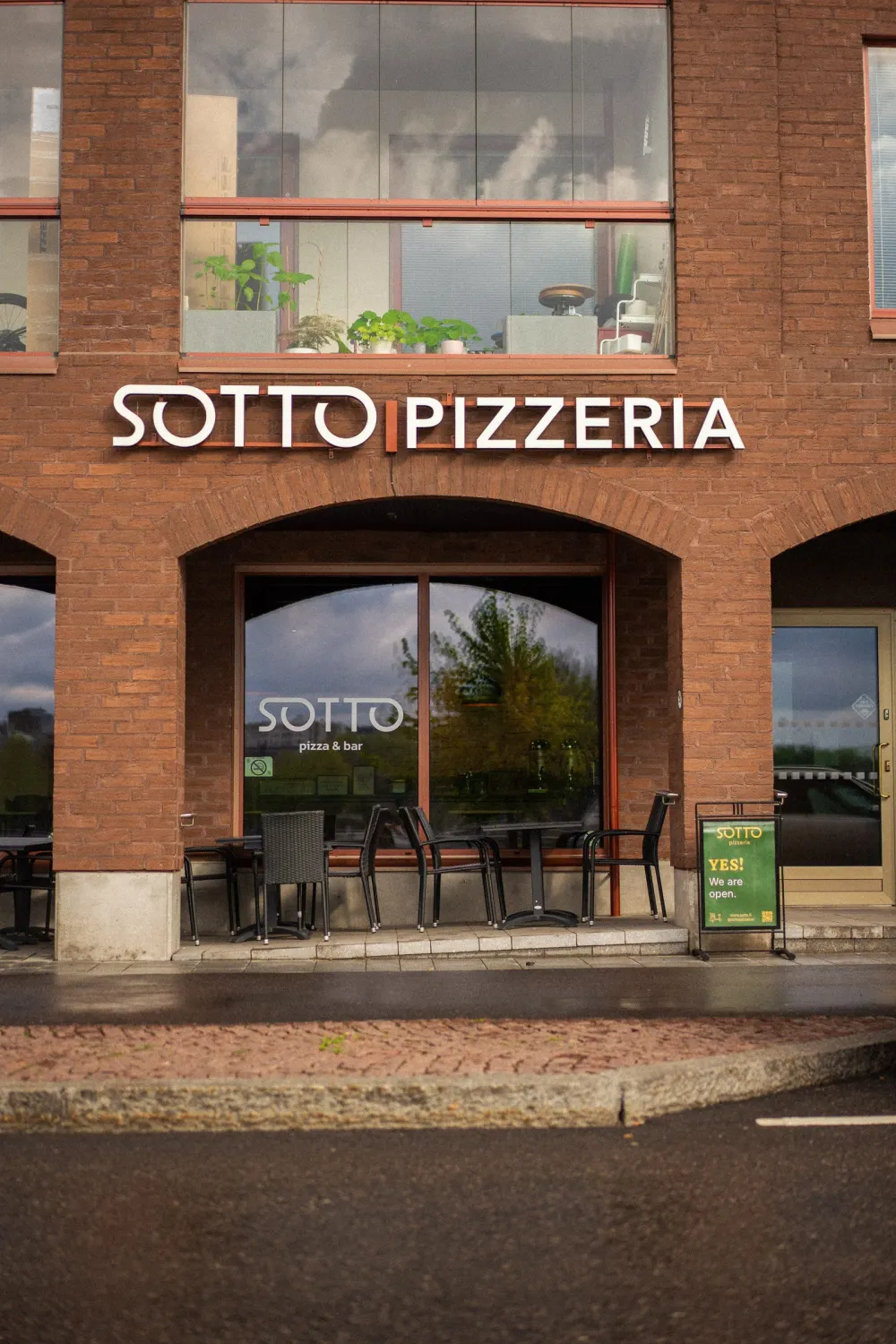 Sotto Pizzerian ravintola Helsingin Sompasaaressa